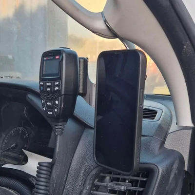 GMF4x4 PH-4011-D (4011-PH-D) Isuzu MUX 2022+ Phone & UHF Holder